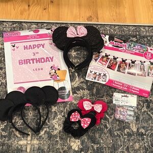 Disney Minnie Mouse Party Decor in Black and Pink